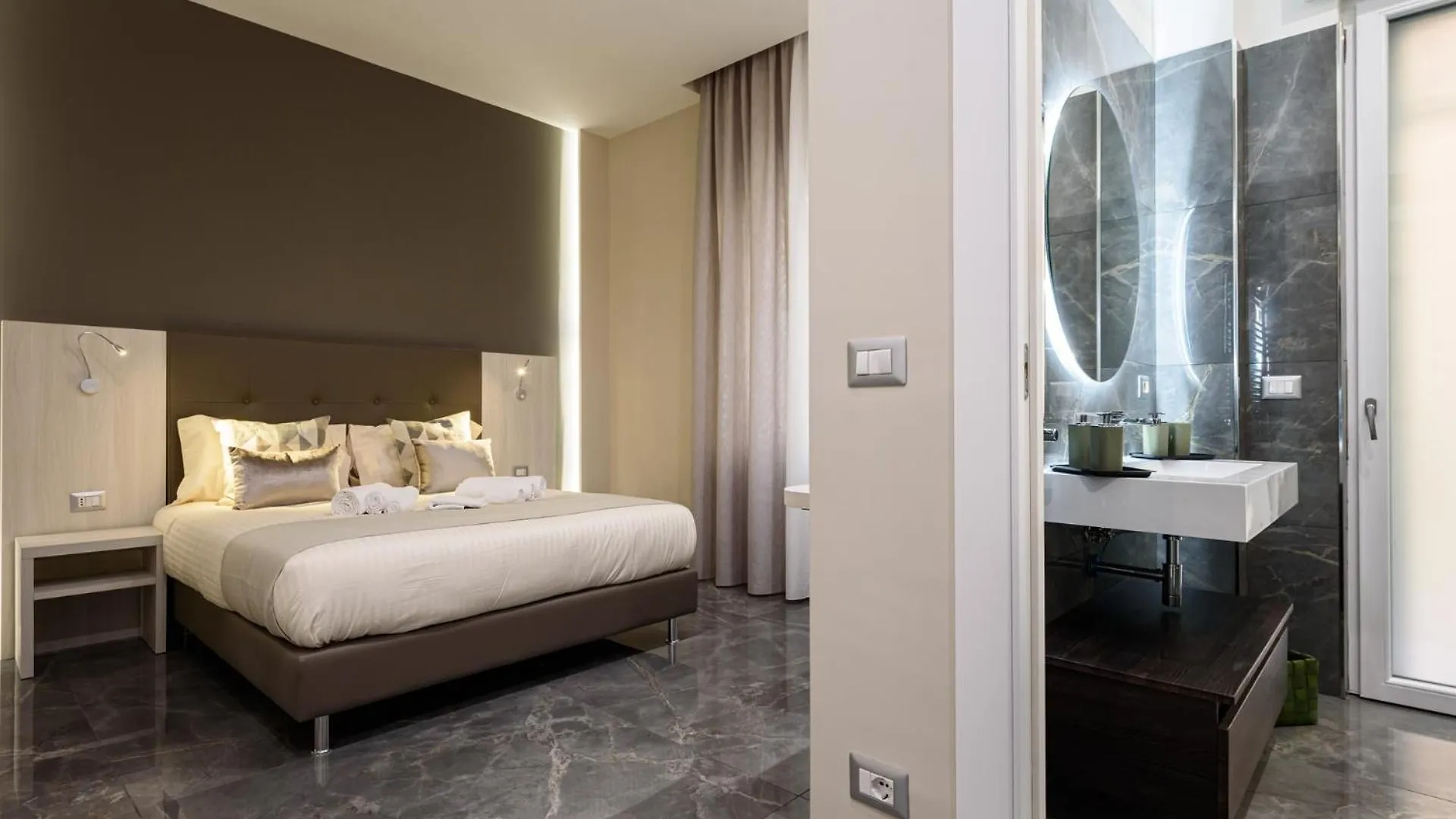 Affittacamere Hotel Deda & Fove Napoli Italia
