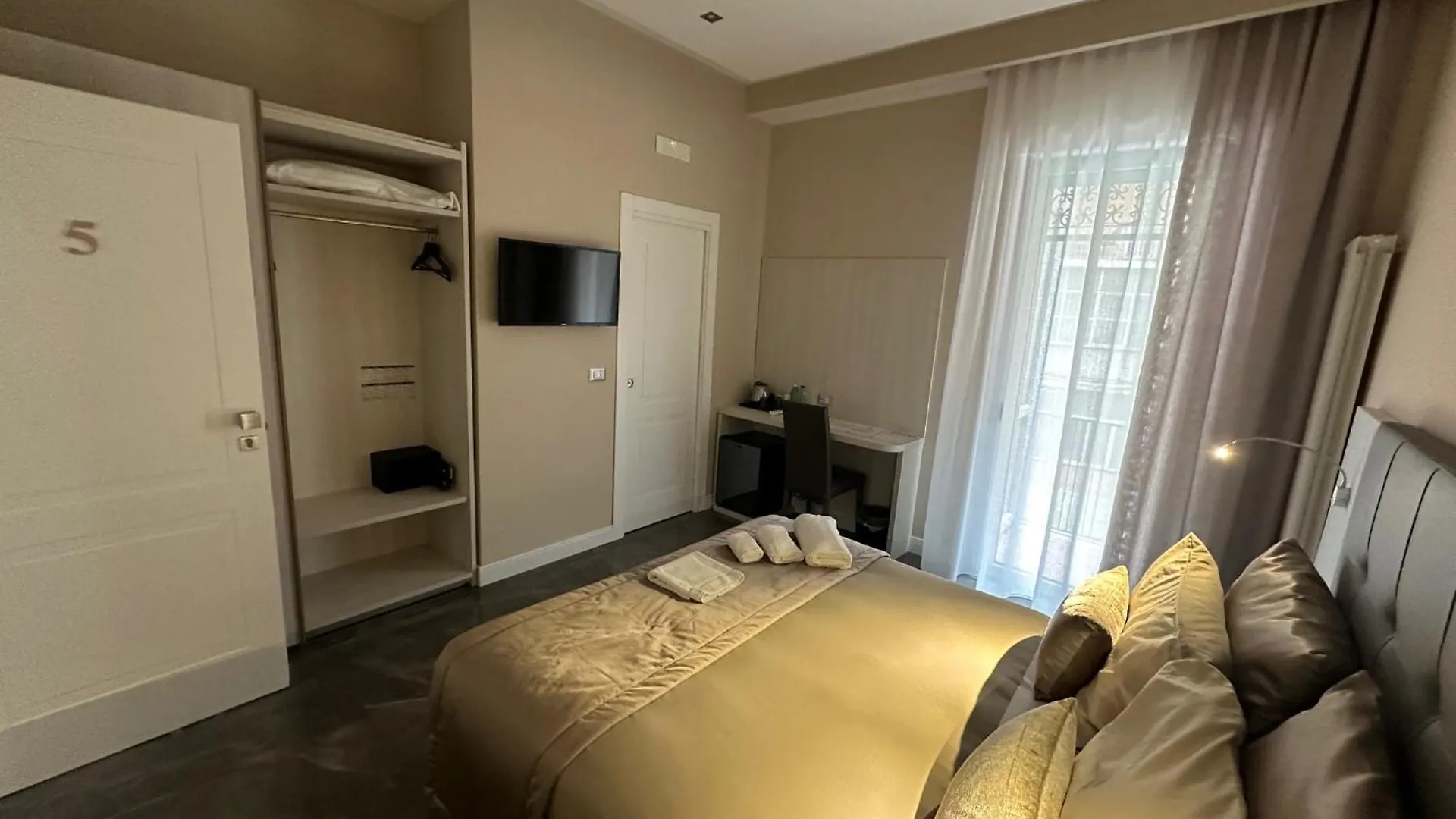 Affittacamere Hotel Deda & Fove Napoli