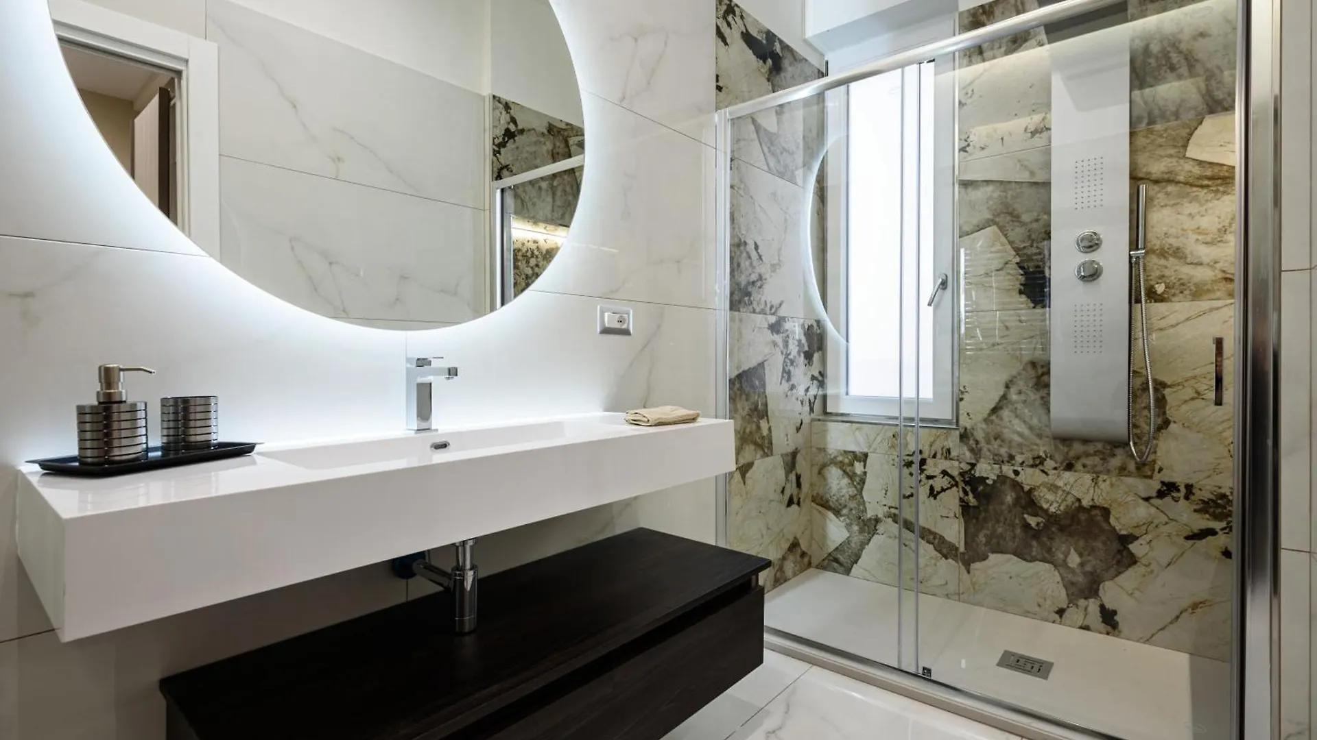 Hotel Deda & Fove Napoli 0*,  Italia